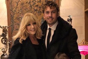 69-erių Ala Pugačiova gerbėjus nustebino nepriekaištinga išvaizda: nematyti nė raukšlelės