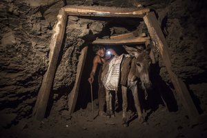 Pakistane per dujų sprogimą žuvo trys kalnakasiai