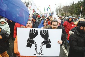 Protestai Vengrijoje skatina įžeidinėjimų kultą: skaudžiai kliūna visiems
