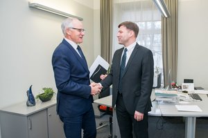 Naujasis ministras A. Monkevičius sutikęs profesines sąjungas prakalbo apie mokytojų atlyginimą