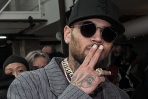 Paryžiuje dėl kaltinimų išžaginimu sulaikytas JAV dainininkas Chrisas Brownas