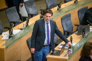 Siūlymą įpareigoti darbdavį skelbime nurodyti užmokesčio dydį ekspertai vertina neigiamai