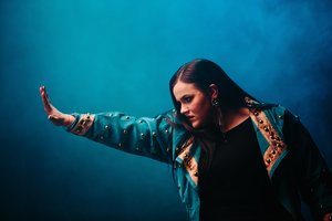 V. Iljinaitė pristato „eurovizinės“ dainos klipą su svarbia žinute: „Randai yra gražu“