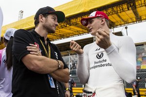 Čempionų lenktynėse – netikėtas nugalėtojas ir Micko Schumacherio pamoka žvaigždei