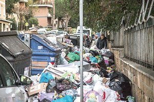 Amžinasis miestas skęsta šiukšlėse: padėtis vis blogėja