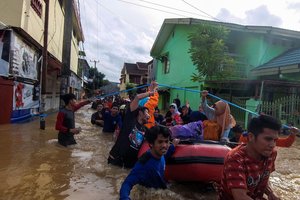 Indonezijoje potvynių ir žemės nuošliaužų aukų padaugėjo iki 26