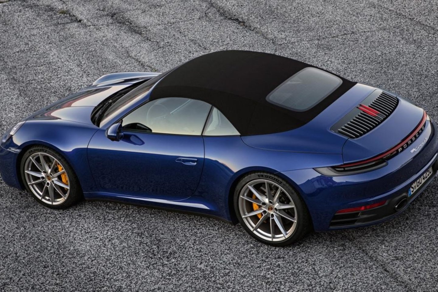  Naujos kartos „Porsche 911 Carrera 4S“ kabrioletas.<br> Gamintojo nuotr.