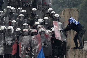 Prieš Graikijos parlamento balsavimą dėl Makedonijos sutarties telkiamos policijos pajėgos