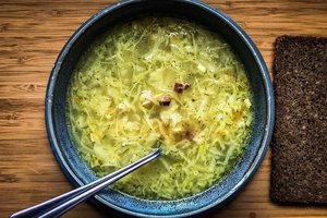 Tikras skanumėlis: raugintų kopūstų sriuba su šonine