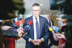 Teismo pabaksnotas politikas nenutilo