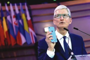  „Apple“ vadovas T.Cookas – apie homoseksualumą, pirmus pinigus ir naujos kartos karus