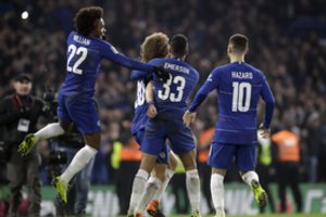 „Chelsea“ triumfavo po baudinių serijos ir iškopė į Anglijos lygos taurės finalą 