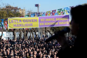 Turkijos teismas nurodė paleisti iš kalėjimo bado streiką paskelbusią kurdų parlamentarę