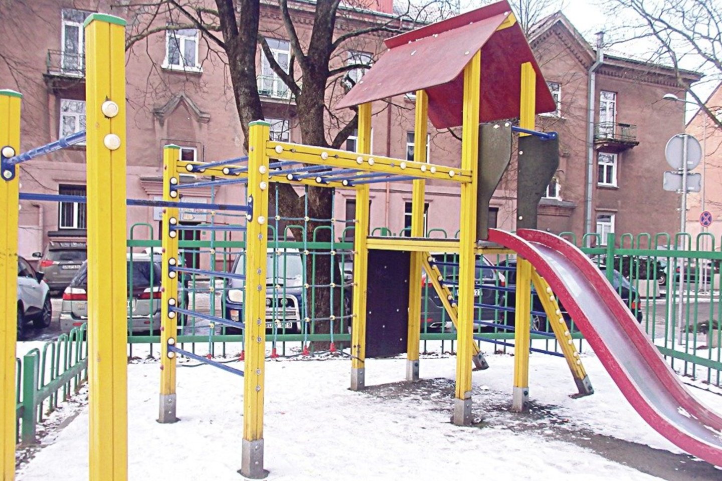 Gargždų vaikai džiaugiasi trimis žaidimų aikštelėmis.