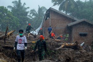 Indonezijoje potvynių ir žemės nuošliaužų aukų padaugėjo iki 68