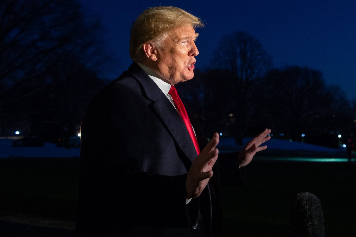 D.Trumpus buvo priverstas atsitraukti taip ir negavęs sienos statybai reikalauto finansavimo.<br>AFP/Scanpix nuotr.