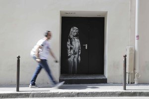 Iš atakuotos Paryžiaus koncertų salės pavogtas Banksy darbas