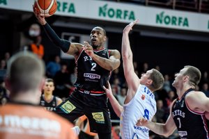 D. Suttonas oficialiai sukirto rankomis su ispanų Burgoso klubu