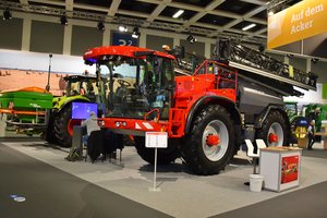 Lietuviai neaplenkiami – į naujausius traktorius sėda anksčiau nei vokiečiai