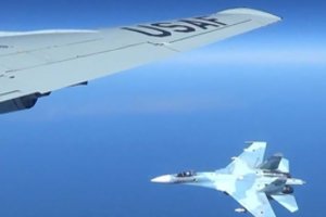 Rusų naikintuvas virš Baltijos jūros perėmė amerikiečių žvalgybinį lėktuvą