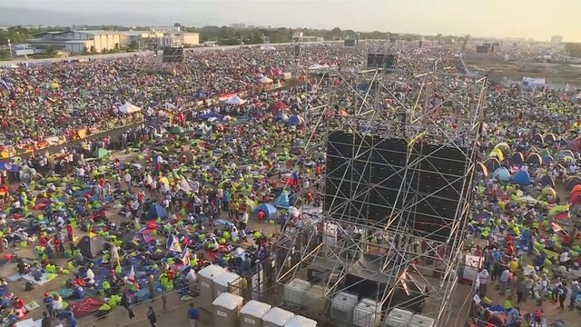 Popiežius aukojo mišias katalikų „Woodstocku“ vadinamame festivalyje