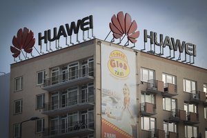 JAV metė rimtus kaltinimus „Huawei“ – apkaltino technologijų vagystėmis