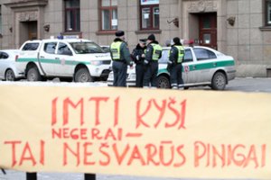 Kyšis įklampino muitininką iš Druskininkų: praleido gintaro kontrabandą