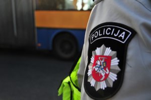 Du žmones sumušęs joniškietis siautėjo ir areštinėje – sulaužė policininkui pirštą