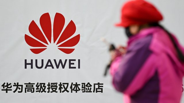 JAV apkaltino „Huawei“ technologijų vagystėmis ir sankcijų Iranui pažeidimais