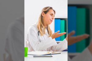 Dėl įgimtos ligos sukeltų skausmų pagalbos prašiusį vyrą šokiravo medikės reakcija