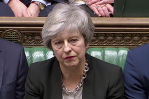 „Brexit“ klampynė: Th. May žada siekti nuolaidų, ES persiderėti neketina