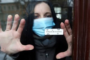 Sergantiems lietuviams medikų žinia – kas darosi eilėse prie jų durų