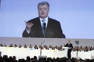 P. Porošenka pasirašė įstatymą dėl tiesioginio ginkluotės pirkimo iš NATO partnerių 
