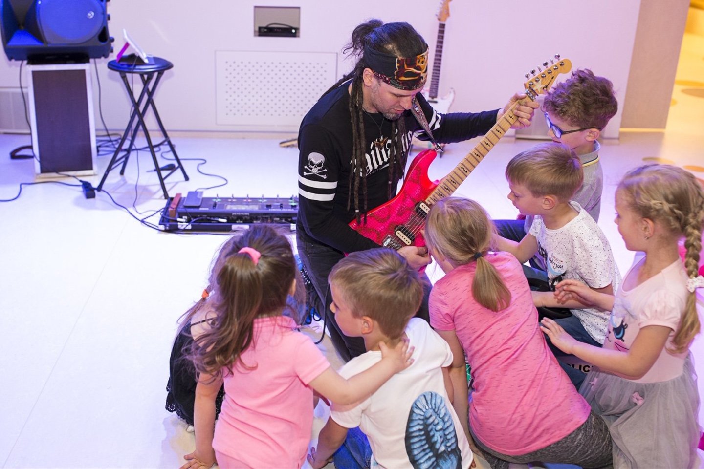 „Lietuvos balsas. Vaikai“ dalyviai išbando „CurioCity“ pramogą „Rock Band”