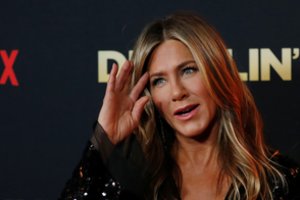 Jennifer Aniston žada įsidukrinti paauglę