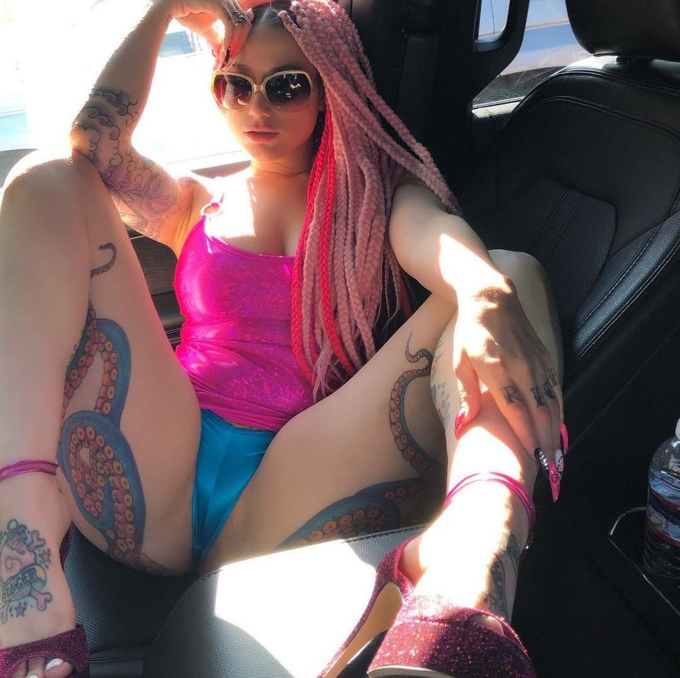  D.Morgann noriai dalijasi patarimais, kaip pagerinti savo seksualinį gyvenimą.<br> Instagram nuotr.