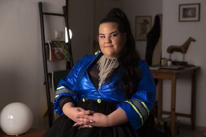 Pamatykite: „Eurovizijos“ laimėtoja Netta naujame klipe virto rožiniu raganosiu