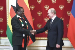 Nuo Vakarų nusisukusi Rusija ieško draugų Afrikoje