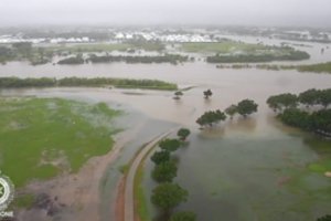 Australiją siaubia „didžiausi per šimtmetį“ potvyniai