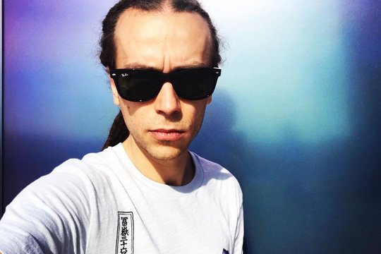 Užkulisiuose po koncerto netikėtai mirė Rusijos reperis Decl