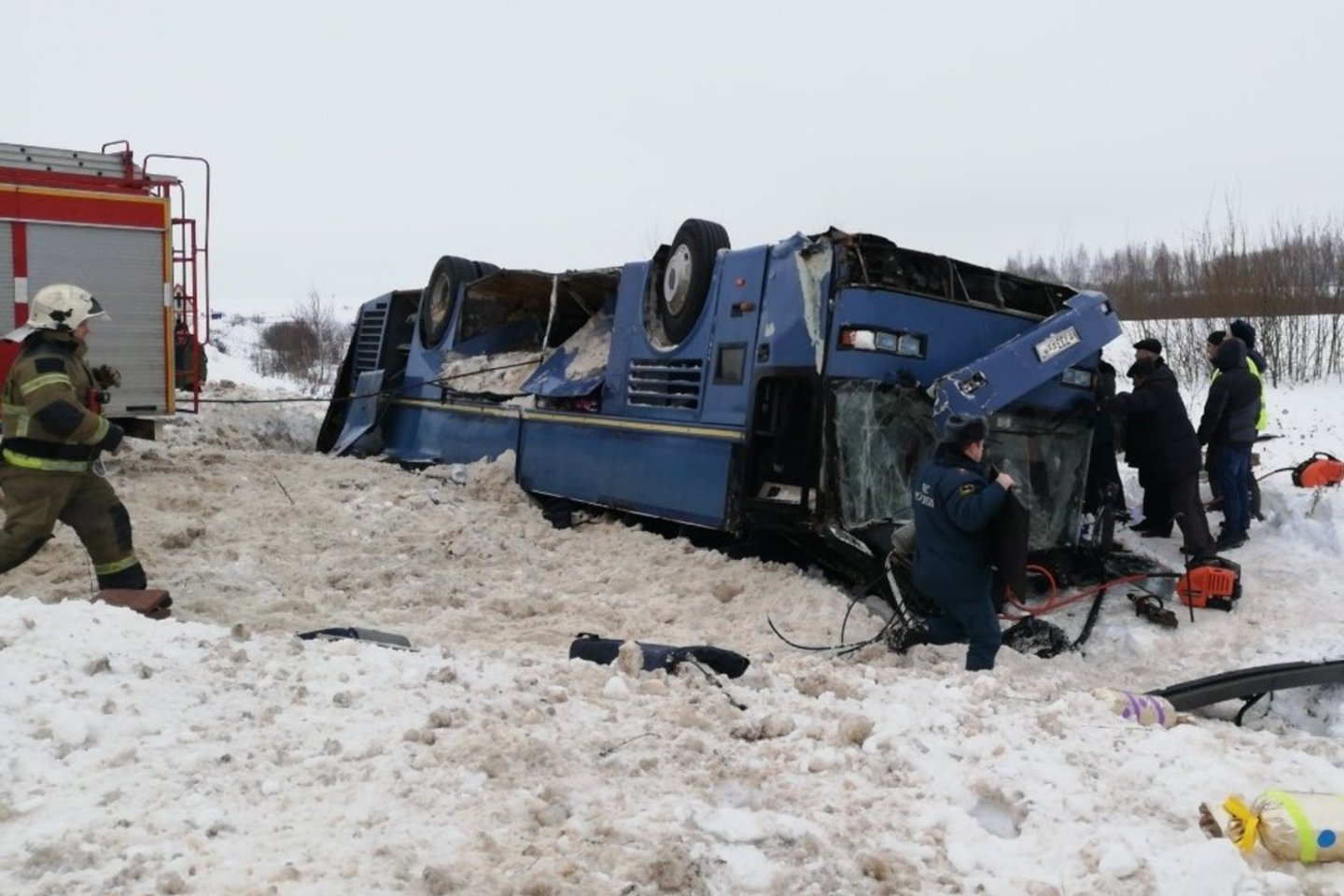 Autobusas su 48 žmonėmis apvirto vietinės reikšmės kelyje maždaug 190 km nuo Maskvos.