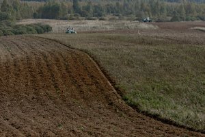 Rado landą, kaip nemokėti už žemę: skolas pripažįsta beviltiškomis