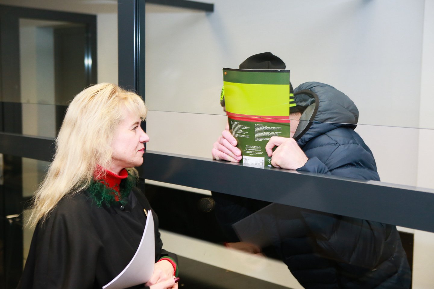 Kaune prieš teismą stojo Kamuolinių gaujos narys K.Boreika (nuotr)., pravarde Uzbekas. Kitoje byloje įtarimai pareikšti šios grupuotės vadeivai G.Janoniui-Kamuoliui.<br> G.Bitvinsko nuotr.