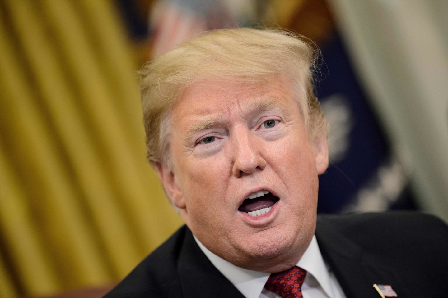 Pasak D. Trumpo, ši nuo 2001 metų besitęsianti misija šaliai kainuoja per daug gyvybių ir lėšų.