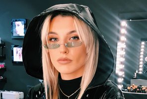 Atlikėja Cheri pristato naujo formato vaizdo klipą „Again“