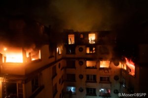 Paryžiuje po naktinio gaisro suimta įtariama padegėja