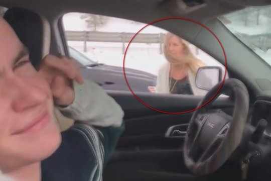 Sūnus griebėsi už galvos: dėl mamos poelgio kelyje raudonavo iš gėdos