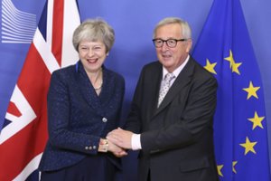 Theresa May ketvirtadienį susitiks su Europos Komisijos vadovu