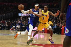NBA mainų karuselė įsisuko: „76ers“ daug paaukojo dėl „Clippers“ lyderio