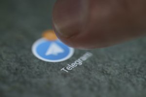 Kazachstane išteisinta dėl politinio turinio žinučių teista moteris